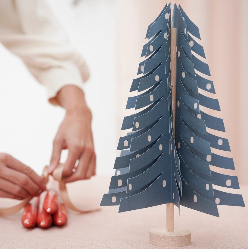 Utstanset juletre i papir