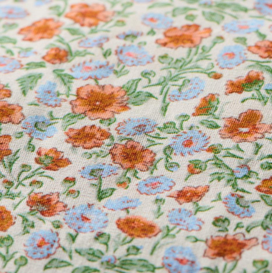 Putetrekk Rust og lyseblå blomster