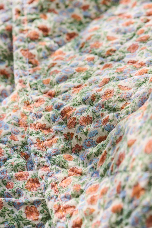 Quiltet teppe Lyseblå med blomster