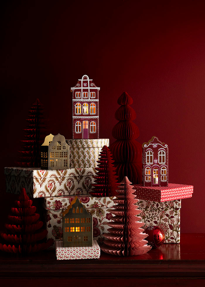 Gingerbread House Scarlet